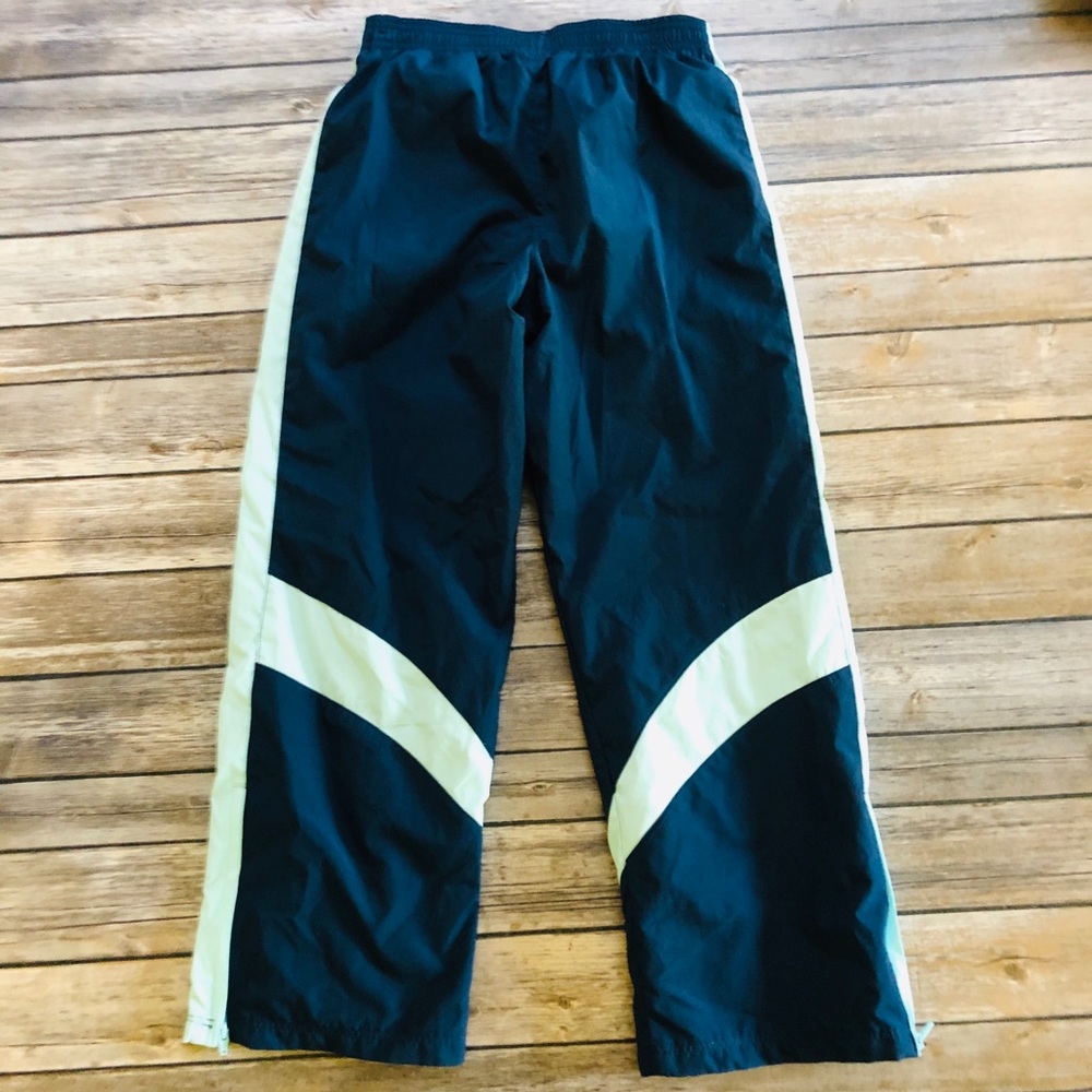 Girls size 8 navy blue champion sweatpants! - Picture 4 of 7